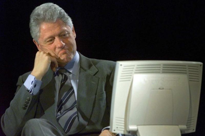 President Clinton at an "On Line" Town Hall Meeting in 1999 / Fotoğraf: Paul J. Richards-AFP