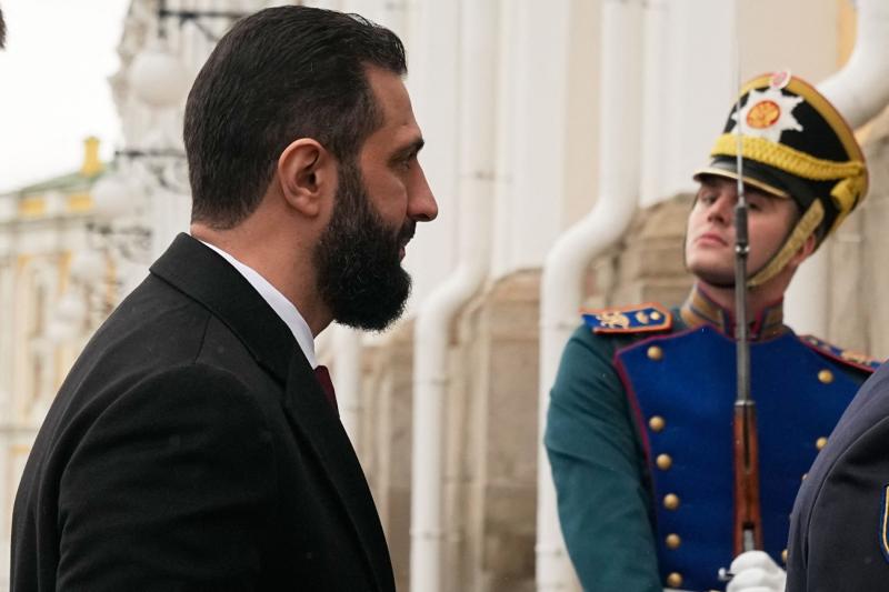 Suriye Devlet Başkanı Şara, Rusya Devlet Başkanı Putin ile görüşmek üzere Moskova'daki Büyük Kremlin Sarayı'na girerken, 15 Ekim 2025 / Fotoğraf: AFP