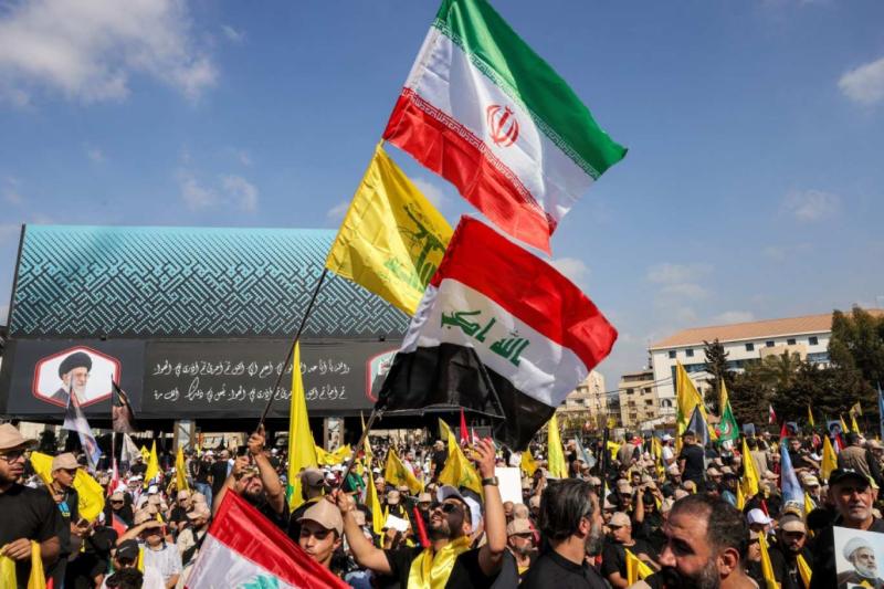 Hizbullah destekçileri, Beyrut'un güney banliyösünde İsrail'in Hasan Nasrallah'ı öldürmesinin birinci yıldönümünü anma töreninde Hizbullah, İran ve Irak bayrakları sallıyor, 27 Eylül 2025 / Fotoğraf:  AFP Hizbullah destekçileri, Beyrut'un güney banliyösünde İsrail'in Hasan Nasrallah'ı öldürmesinin birinci yıldönümünü anma töreninde Hizbullah, İran ve Irak bayrakları sallıyor, 27 Eylül 2025 / Fotoğraf:  AFP