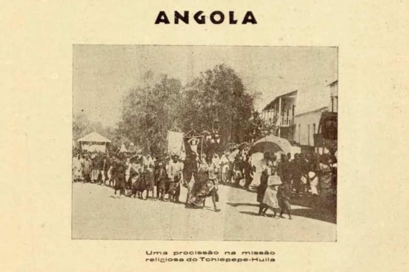 Portekiz’in kolonilerinden Angola’da düzenlenen bir dini geçit törenini gösteren bir fotoğraf; 1931 yılında propaganda dergisi Portugal Colonial’de yayımlanmıştır / Görsel: Portekiz Ulusal Kütüphanesi Portekiz’in kolonilerinden Angola’da düzenlenen bir dini geçit törenini gösteren bir fotoğraf; 1931 yılında propaganda dergisi Portugal Colonial’de yayımlanmıştır / Görsel: Portekiz Ulusal Kütüphanesi