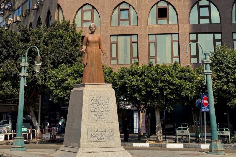 Başkent Kahire'nin lüks semti Zemalik'te Ümmü Gülsüm heykeli