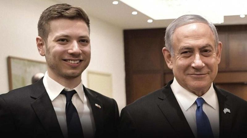 Binyamin Netanyahu, oğlu Yair Netanyahu (solda) ile birlikte 