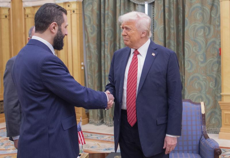 ABD Başkanı Donald Trump, Suudi Arabistan'ın Riyad kentinde Suriye Cumhurbaşkanı Ahmed eş-Şara ile bir araya geldi, 14 Mayıs 2025 / Fotoğraf: Suriye Cumhurbaşkanlığı