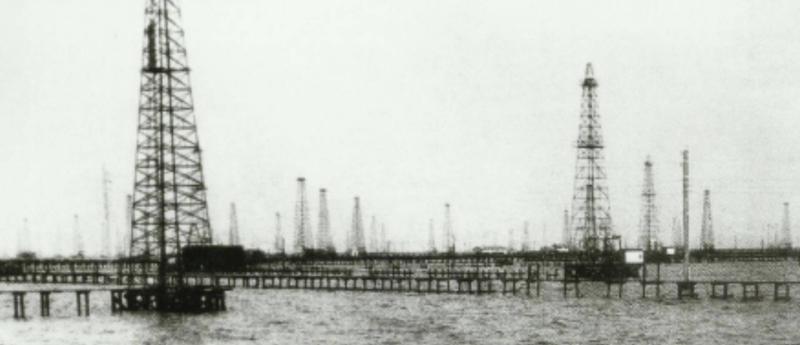 Maracaibo Gölü’ndeki petrol sondaj kuleleri, 1929 / Fotoğraf: Wikimedia Commons
