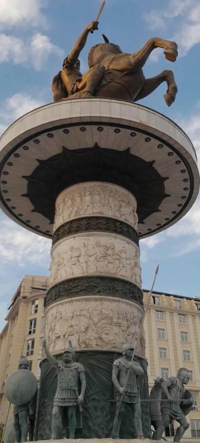 Üsküp Kadim savaşçıları onurlandıran heykellerden bir kesit