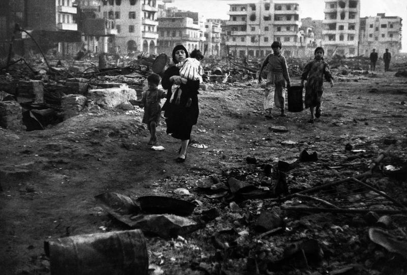 Süveyş Kanalı’na saldırda Port Said Bölgesi. Fransız-İngiliz bombardımanı sonrası, 1956 / Fotoğraf: David Seymou-Magnum