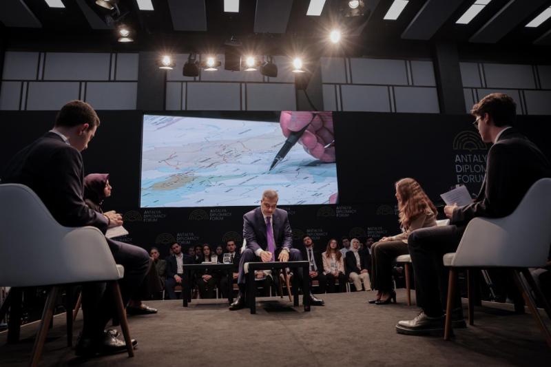 Dışişleri Bakanı Hakan Fidan, Antalya Diplomasi Forumu (ADF) 2026 kapsamında düzenlenen "ADF Youth" etkinliğinde gençlerle bir araya geldi / Fotoğraf: Mustafa Hatipoğlu/AA