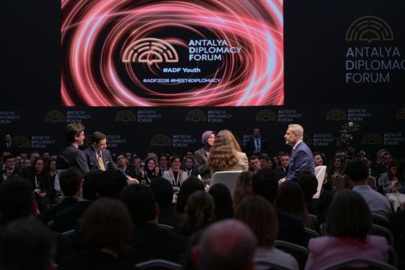 Dışişleri Bakanı Hakan Fidan, Antalya Diplomasi Forumu (ADF) 2026 kapsamında düzenlenen "ADF Youth" etkinliğinde gençlerle bir araya geldi / Fotoğraf: Mustafa Hatipoğlu/AA