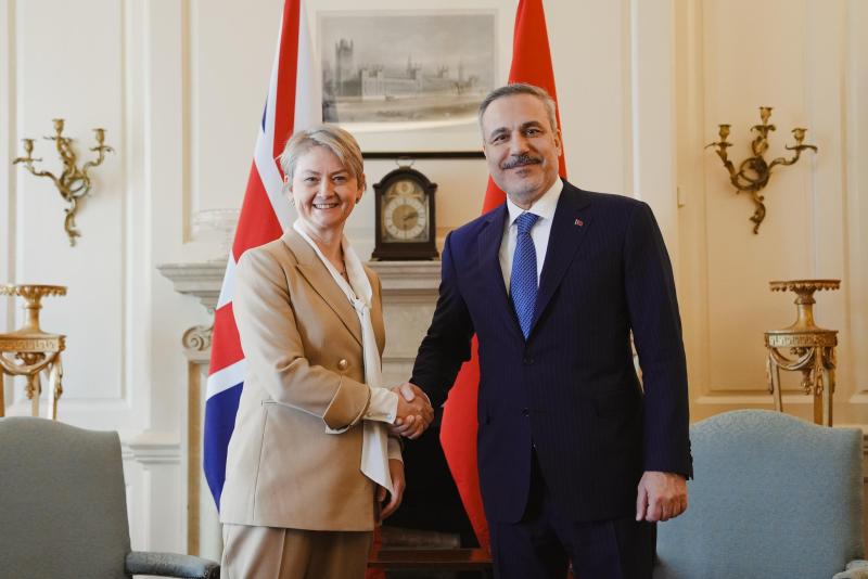 Birleşik Krallık (BK) Dışişleri Bakanı Yvette Cooper ve Türkiye Dışişleri Bakanı Hakan Fidan / Fotoğraf: X - @YvetteCooperMP