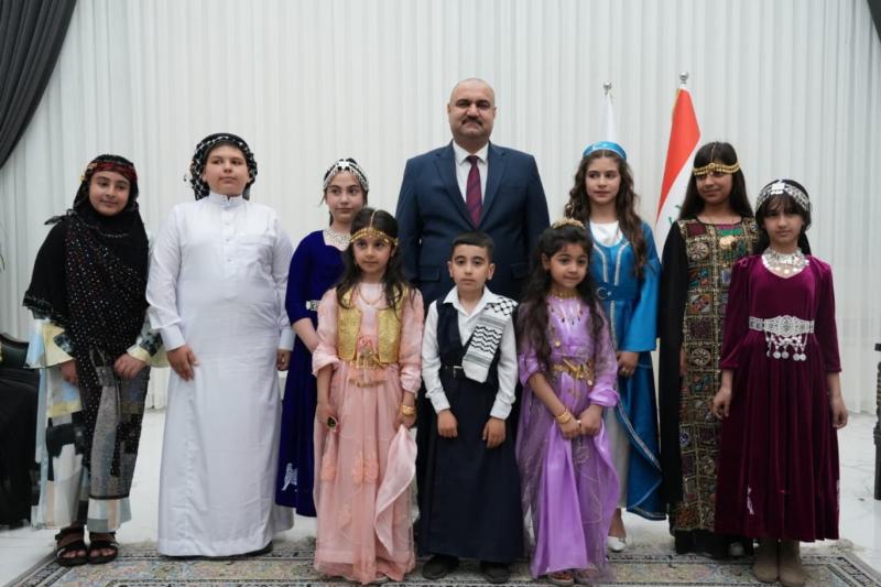 Muhammed Seman Ağa, görevinin ilk gününde Kerkük’ün geleneksel toplumsal bileşenlerini temsil eden çocukları karşıladı