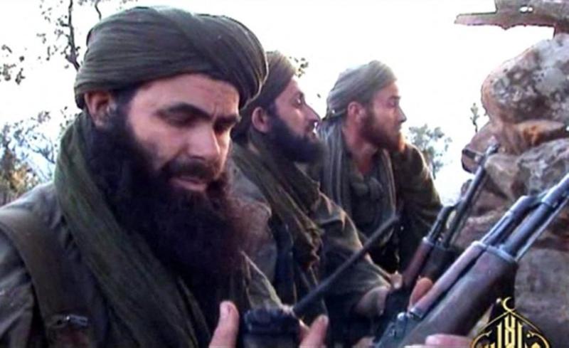 23 Mayıs 2012'de el-Andalus gazetesinde yayınlanan, İslami Mağrip el-Kaide'sinin (AQIM) 2020 yılında öldürülen liderlerinden Abdulmalek Droukdal diğer adıyla Ebu Musab Abdulvedud, Mali'nin kuzeyindeki Azavad savaşçılarıyla birlikte / Fotoğraf: AFP (Arşiv)
