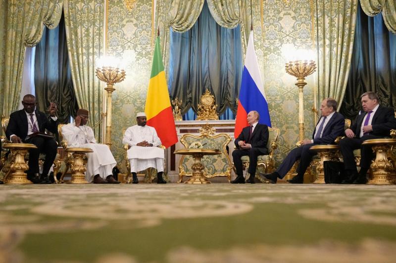 Rusya Devlet Başkanı Vladimir Putin ile Mali askeri cuntasının lideri Assimi Goïta arasında 23 Haziran 2025'te Kremlin'de yapılan görüşme / Fotoğraf: AFP