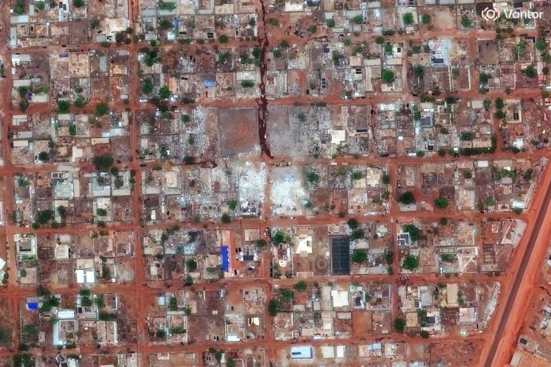 Mali'nin Kati şehrinde, el-Kaide’nin Batı Afrika’daki kolu tarafından düzenlenen koordineli saldırıların ardından, öldürülen Mali Savunma Bakanı Sadio Camara'nın evinin çevresini gösteren bir uydu görüntüsü, 26 Nisan 2026 (Reuters