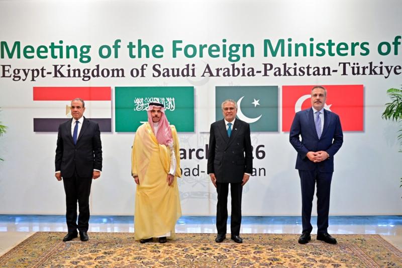 Pakistan Dışişleri Bakanı İshak Dar, Türk Dışişleri Bakanı Hakan Fidan, Suudi Arabistan Dışişleri Bakanı Prens Faysal bin Ferhan ve Mısır Dışişleri Bakanı Bedr Abdülati, 29 Mart 2026 tarihinde İslamabad'daki Dışişleri Bakanlığı binasında yapılacak toplant