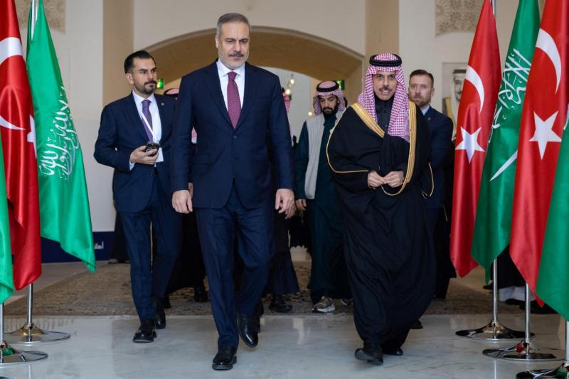 Suudi Arabistan Dışişleri Bakanı Prens Faysal bin Farhan ve Türk mevkidaşı Hakan Fidan, Riyad, 28 Ocak 2025 / Fotoğraf: AFP