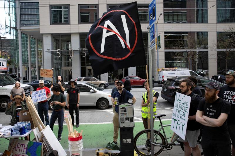 Anthropic şirketinin ABD’nin San Francisco eyaletindeki genel merkezi önünde yapay zeka geliştirmenin geçici olarak durdurulmasını talep eden göstericiler, 21 Mart 2026 / Fotoğraf: Reuters 