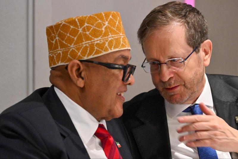 İsrail Cumhurbaşkanı Isaac Herzog, Davos Forumu’nun oturum aralarında Somaliland Cumhurbaşkanı ile yaptığı görüşme sırasında / Fotoğraf: Herzog’un X hesabı