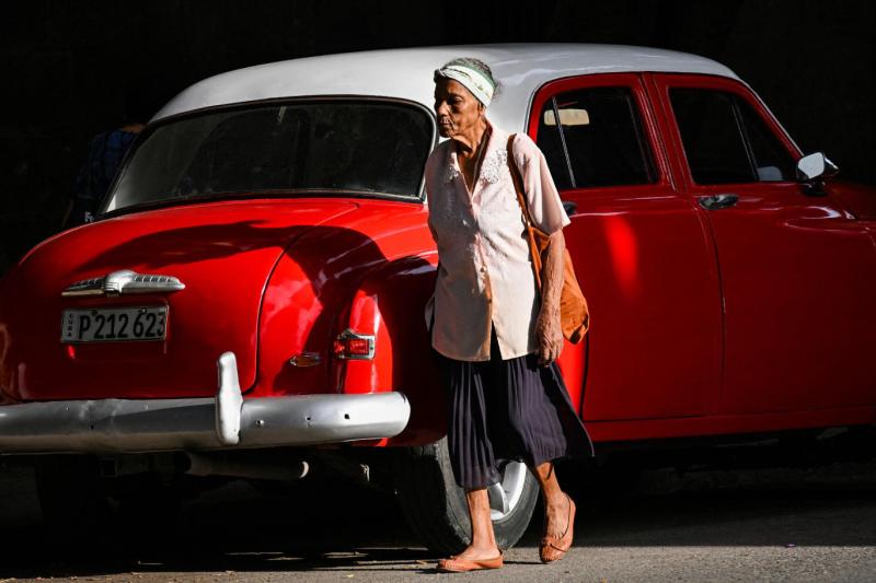 Havana’da sokak yaşamı: Ekonomik kriz ve altyapı yıpranmasının kentsel dokuya yansıması / Fotoğraf: Reuters