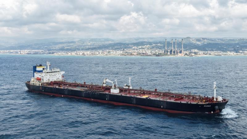 ABD yaptırımları altında bulunan ve İran bağlantılı bir nakliye ağıyla ilişkisi olan “Brilliant” tankerinin, Suriye'nin Baniyas Petrol Limanı yakınlarında çekilmiş bir fotoğrafı, 8 Nisan 2026 / Fotoğraf: Reuters
