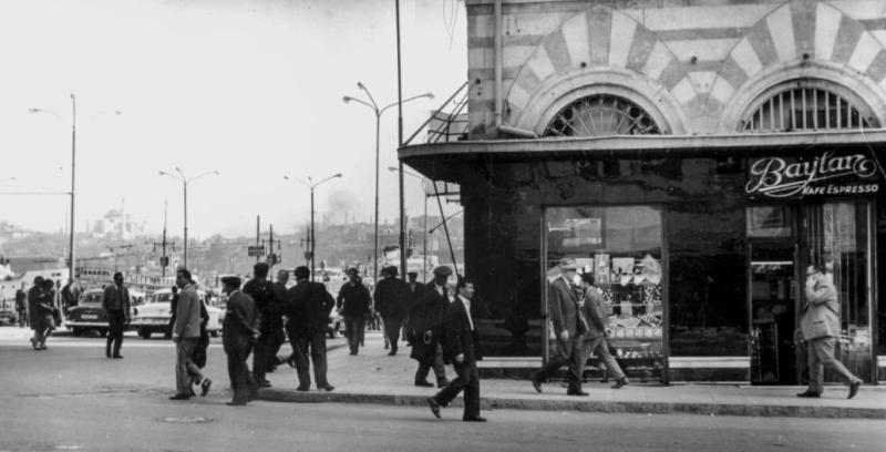 1950'li yıllarda İstanbul Karaköy'de bulunan meşhur Baylan Pastanesi