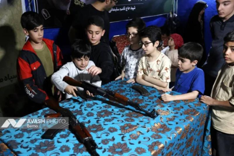 İran'daki silah eğitimi çocuklara da açık