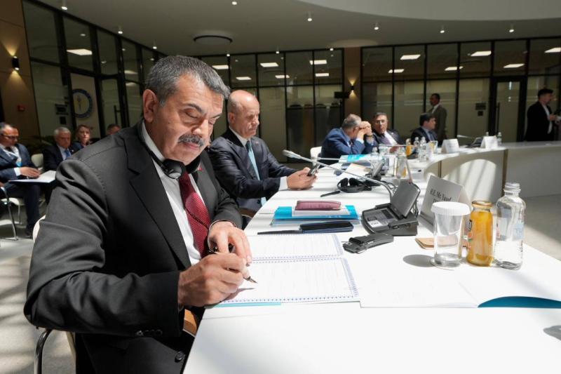 Millî Eğitim Bakanı Prof. Dr. Yusuf Tekin, Kazakistan’ın Türkistan kentinde düzenlenen Türk Akademisi 8. Bilim Konseyi Toplantısı kapsamında Türk dünyası ülkelerinin temsilcileriyle eğitim ve bilim alanlarında iş birliğini ele aldı