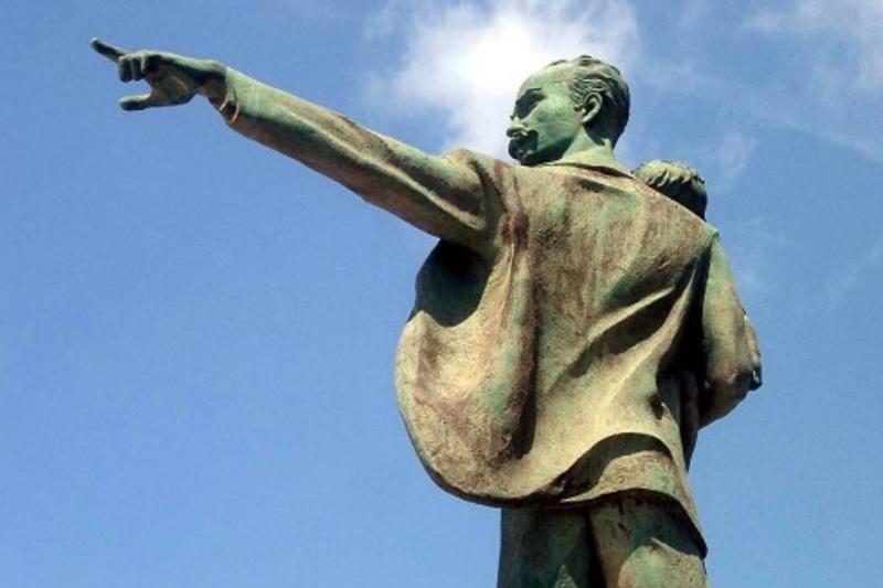 Küba bağımsızlık mücadelesinin öncü ismi José Martí’nin Havana’daki anısına adanan José Martí Anıtı