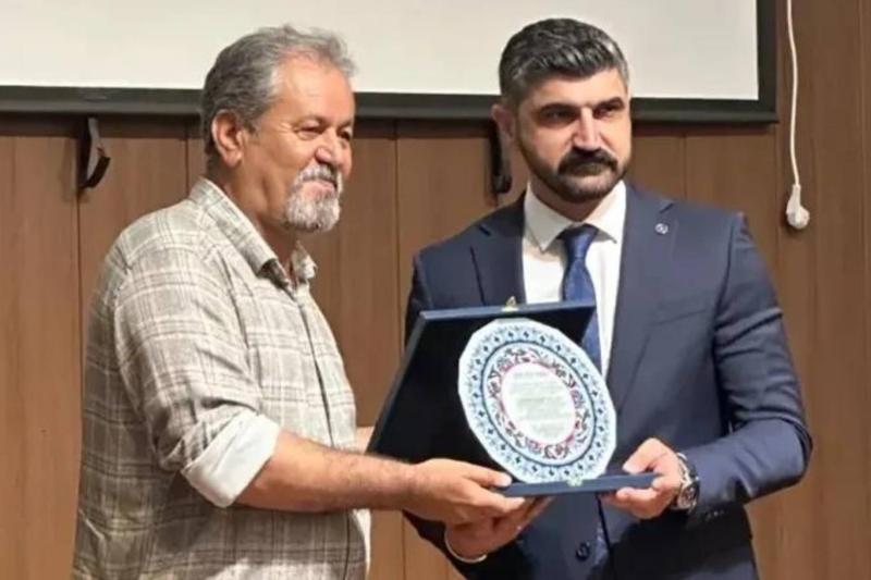 Îrfan Amîda, Mardin Barosu tarafından bu yıl ikincisi düzenlenen kitap fuarında "Onur Yazarı" seçildi