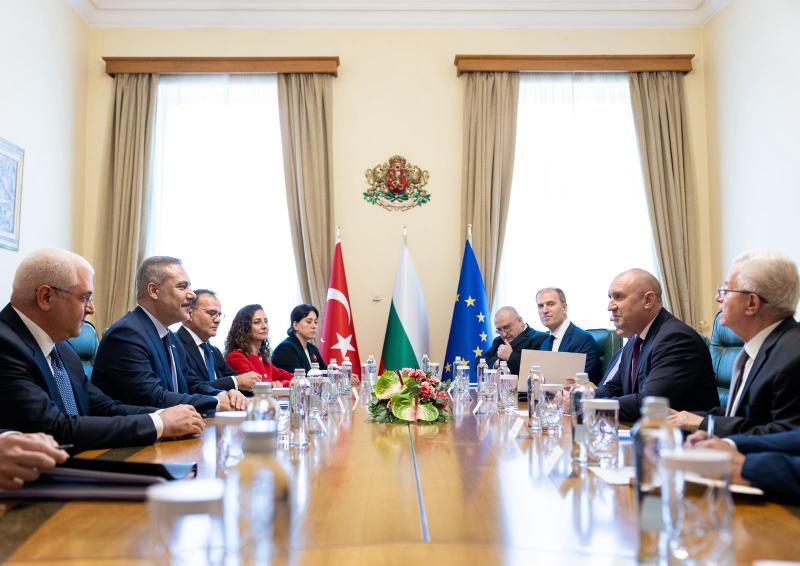 Fidan, Bulgaristan Dışişleri Bakanı Velislava Petrova-Chamova ile görüştü. Görüşmenin ardından Ortak Basın Toplantısı düzenlendi