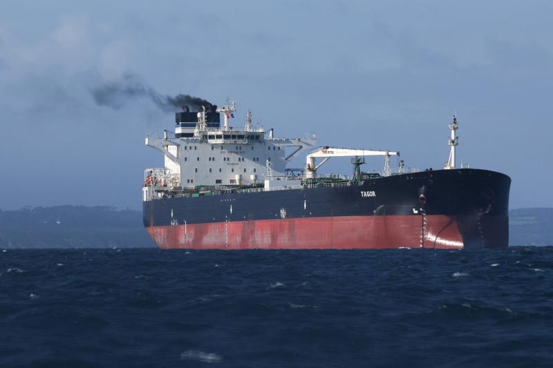 Fransız donanmasının alıkoyduğu ve sahte bir Kamerun bayrağı taşıdığından şüphelenilen Rus petrol tankeri Tagor, 31 Mayıs 2026 / Fotoğraf: AFP