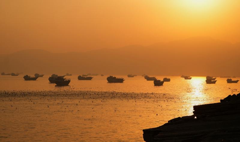 Umman’ın Musandam şehrinden Hürmüz Boğazı’nda görülen gemiler, 16 Haziran 2026 / Fotoğraf: Reuters
