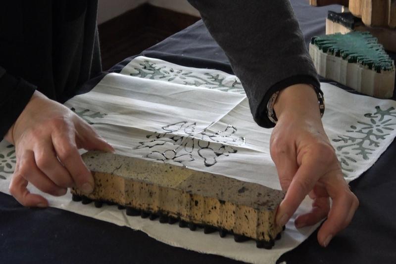 1800'lü yıllara dayanan köklü geçmişiyle Kastamonu’nun simgelerinden olan taş baskı yazma sanatı, yerel kurumların katkılarıyla günümüzde de yaşatılıyor