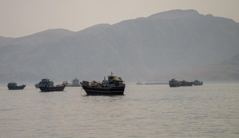 Umman'ın Musandam şehrinden görülen Hürmüz Boğazı'nda demirlemiş gemiler, 19 Haziran 2026 / Fotoğraf: Reuters