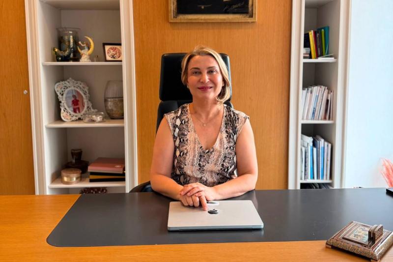 Prof. Dr. Başak Yalçın'a göre, Güneş'te kalan insanların hem derileri hızlı yaşlanıyor hem de deri kanserlerini daha sık görülüyor