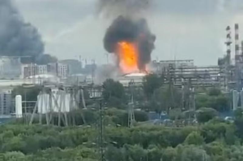 Rusya'da petrol rafinerisi