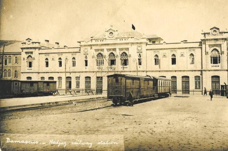 1908'de açılan Hicaz Demiryolu, Şam ile Medine'yi birbirine bağlıyordu. Günümüzde aynı güzergâh, Körfez ile Avrupa arasında yeni bir lojistik koridoru olarak yeniden gündemde