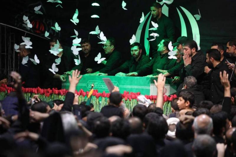 İran'ın eski dini lideri Ayetullah Ali Hamaney için Tahran'daki İmam Humeyni Musalla Camisi'nde düzenlenen cenaze törenine yetkililer ve binlerce vatandaş katıldı (Temmuz 2026) / Fotoğraf: AFP