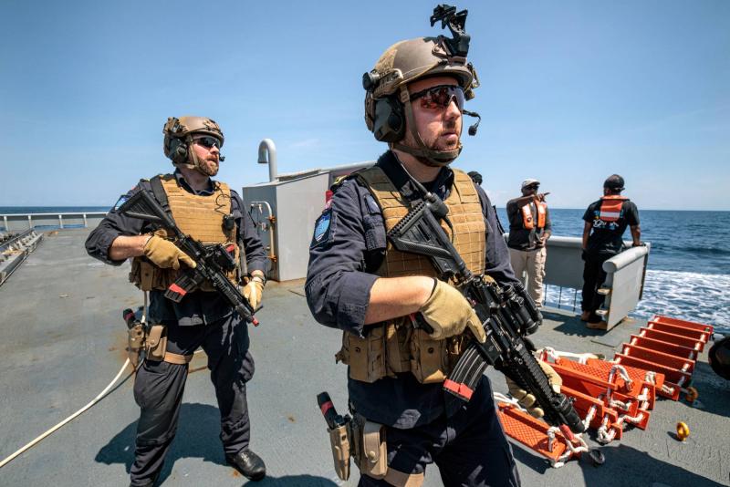 Kuzey Carolina kıyılarında ABD deniz kuvvetleriyle ortak eğitim tatbikatındaki iki Norveçli asker / Fotoğraf: Reuters
