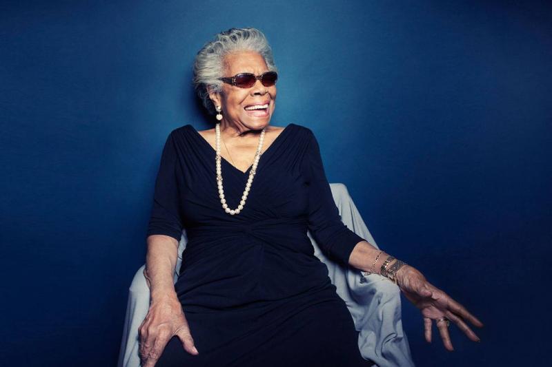 Eserleriyle nesillere ilham veren ikonik şair ve aktivist Maya Angelou'nun akıllarda kalan güçlü bir portresi / Fotoğraf: Taylor Jewell-Vogue