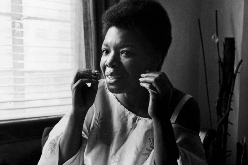 Maya Angelou, 1970 yılında otobiyografisi "Kafesteki Kuş Neden Şakır, Bilirim" (I Know Why the Caged Bird Sings) hakkında konuşurken / Fotoğraf: G. Marshall Wilson/Ebony Collection-AP