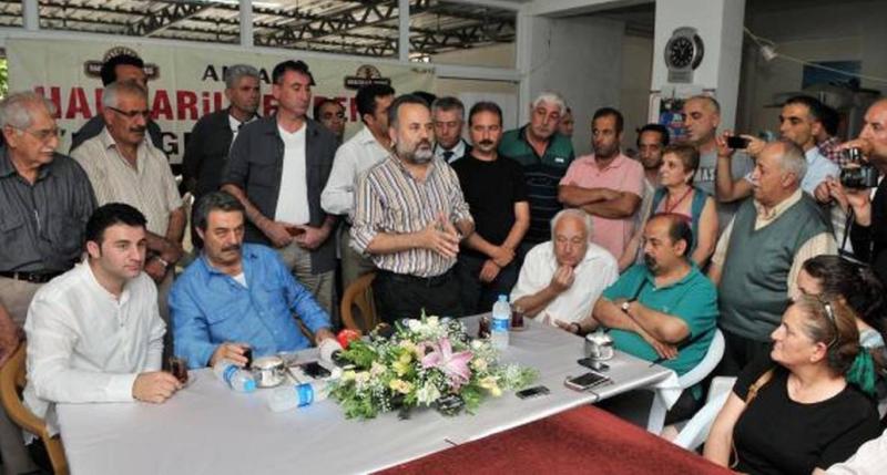 Kadir İnanır, Akil İnsanlar Heyeti üyesi olarak yürüttüğü temaslarda Türkiye'nin barış sürecine katkı sunmaya çalışmış, bu dönemde halkla ve sivil toplum temsilcileriyle çok sayıda buluşmaya katılmıştı