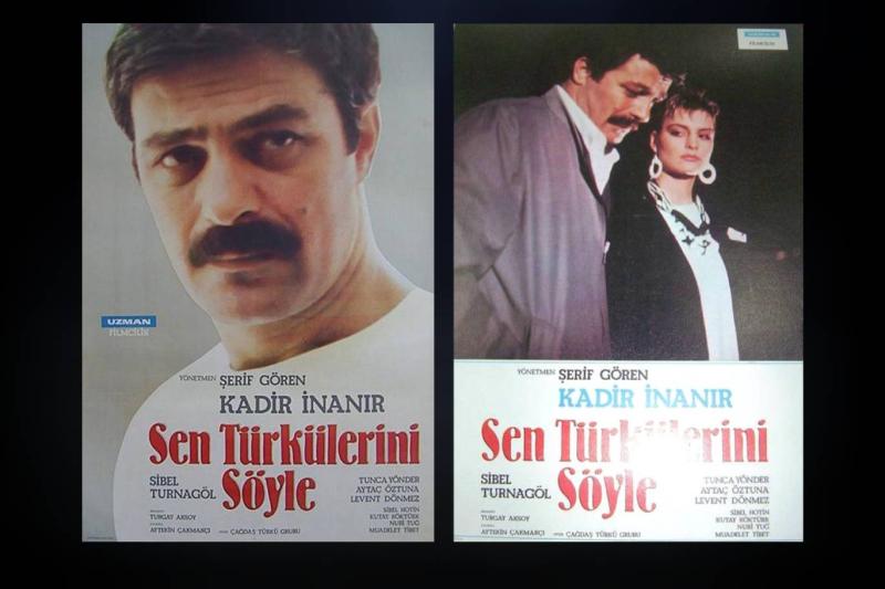 "Sen Türkülerini Söyle" (1986) filminin afişinde usta oyuncu Kadir İnanır yer alıyor. Yönetmen Şerif Gören imzalı bu kült yapım, 12 Eylül darbesi sonrası hapisten çıkan bir adamın, tüketime ve yozlaşmaya teslim olmuş eski dostlarına karşı yaşadığı derin h