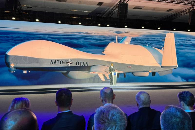 NATO Genel Sekreteri Mark Rutte, Ankara Zirvesi kapsamında düzenlenen NATO Savunma Sanayii Forumu'nda (NSDIF) ittifakın yeni MQ-4C Triton İHA yatırımlarını açıklıyor / Fotoğraf: Esra Öz-Independent Türkçe