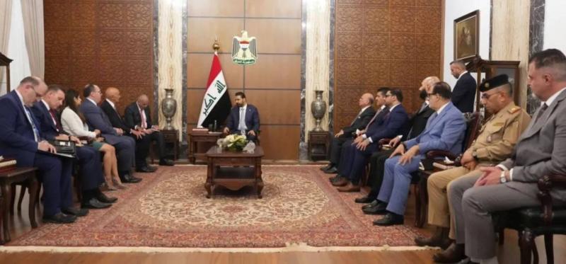 Irak Başbakanı Ali Zeydi ile ABD'nin Suriye ve Irak Özel Temsilcisi Tom Barrack, Bağdat'ta bir araya geldi. Görüşmede Washington ziyaretinin hazırlıkları ile enerji, güvenlik ve ekonomik iş birliği başlıkları ele alındı / INA&Reuters
