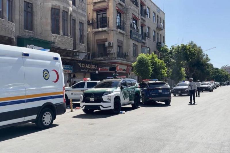 Şam’daki bombalı saldırının ardından olay yerine intikal eden emniyet ve ilk yardım ekipleri / Fotoğraf: AA