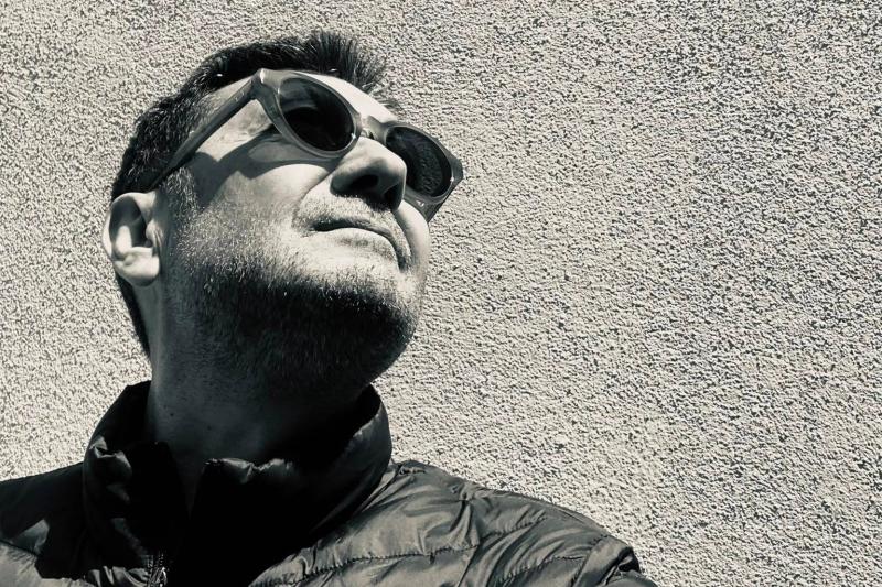 Şair ve yazar Ömer Erdem, Independent Türkçe için Zeynep Karaca'nın sorularını yanıtladı