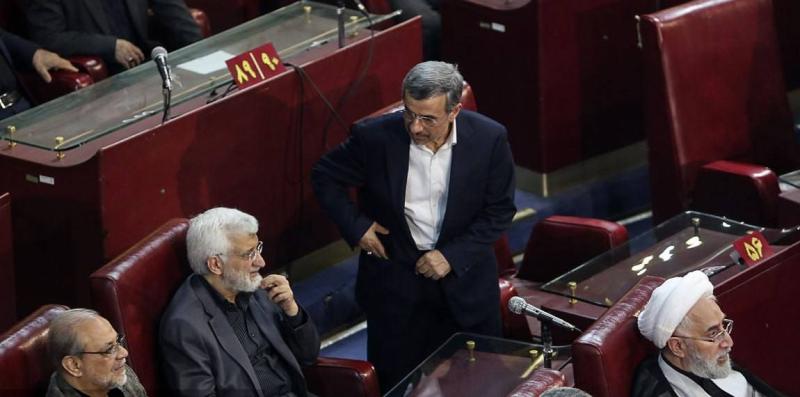 Ahmedinejad, Tahran'da düzenlenen Liderlik Uzmanlar Konseyi'nin açılış töreninin kenarında, müttefiki ve İran Rehberi'nin danışmanı Said Celili ile konuşurken / Fotoğraf: ILNA (Arşiv)