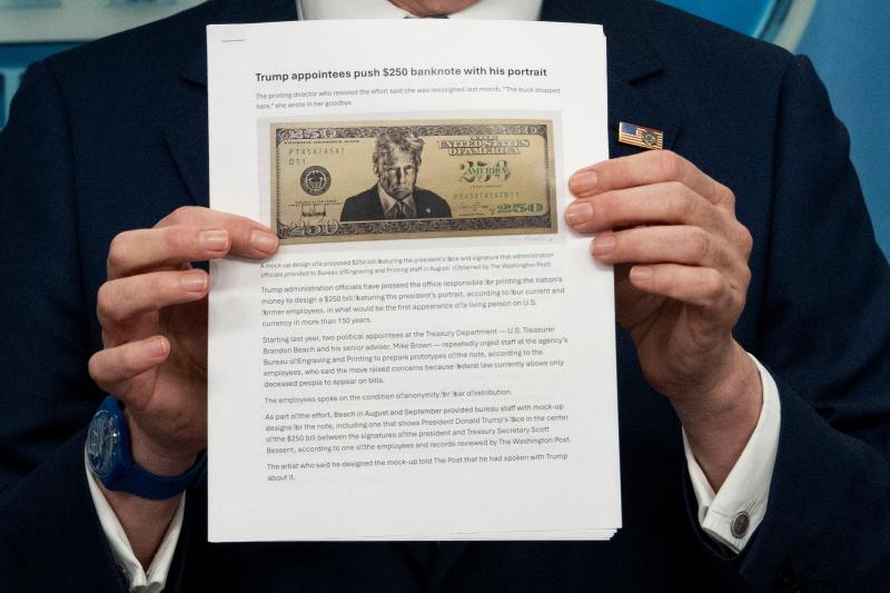 Donald Trump, 250 dolarda (AFP)