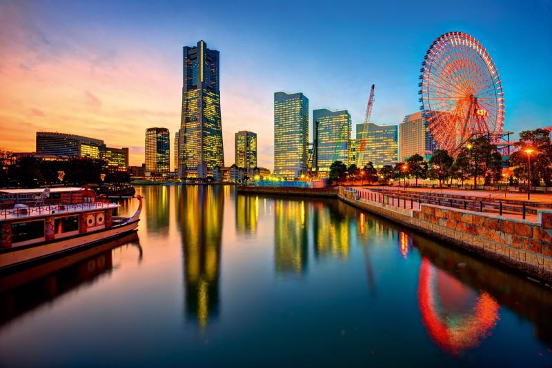 Yokohama, modern mimarisi ile tarihî kimliğini birlikte koruyan planlama anlayışıyla Japonya'nın en dikkat çekici liman kentlerinden biri