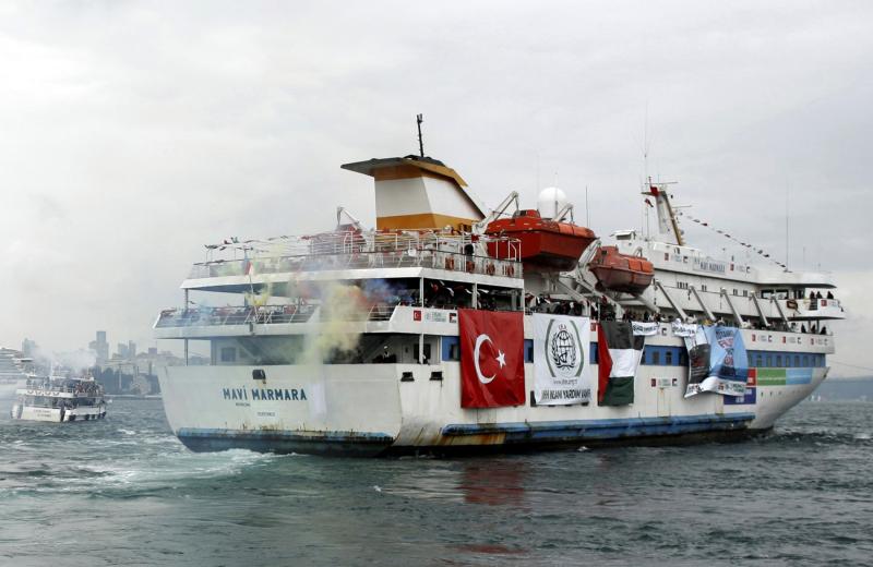 Filistin yanlısı aktivistleri taşıyan Mavi Marmara gemisi, insani yardım filosu kapsamında İstanbul Sarayburnu limanından ayrılıyor, 22 Mayıs 2010 / Fotoğraf: ,Reuters